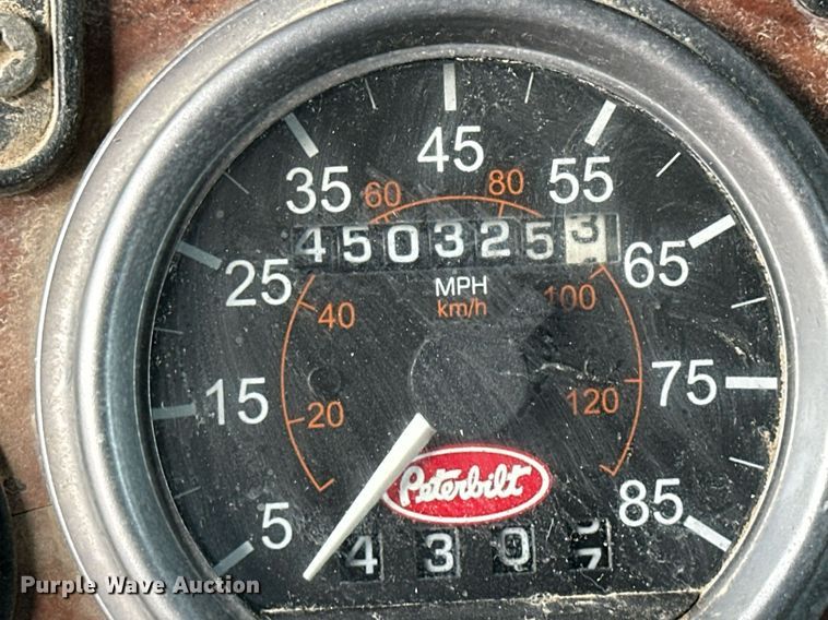 image for item OK9096 2006 Peterbilt 335  refuse truck