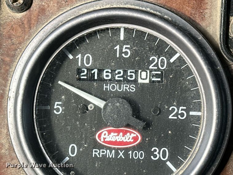 image for item OK9096 2006 Peterbilt 335  refuse truck