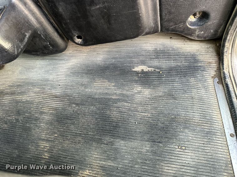 image for item OK9096 2006 Peterbilt 335  refuse truck