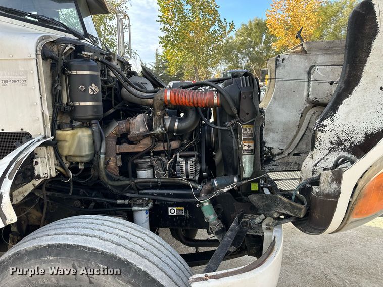 image for item OK9096 2006 Peterbilt 335  refuse truck