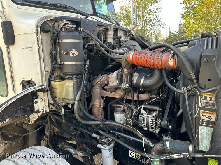 image for item OK9096 2006 Peterbilt 335  refuse truck