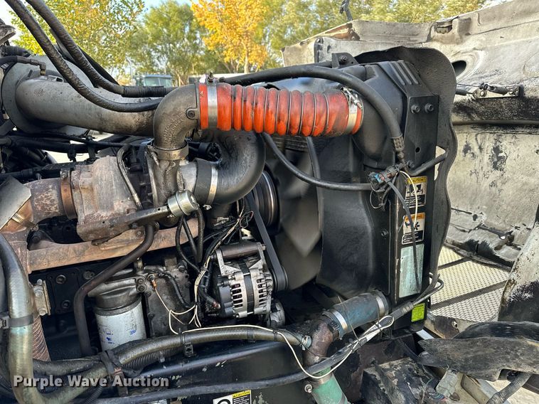 image for item OK9096 2006 Peterbilt 335  refuse truck