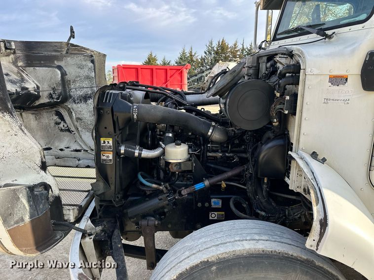 image for item OK9096 2006 Peterbilt 335  refuse truck