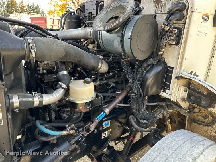 image for item OK9096 2006 Peterbilt 335  refuse truck