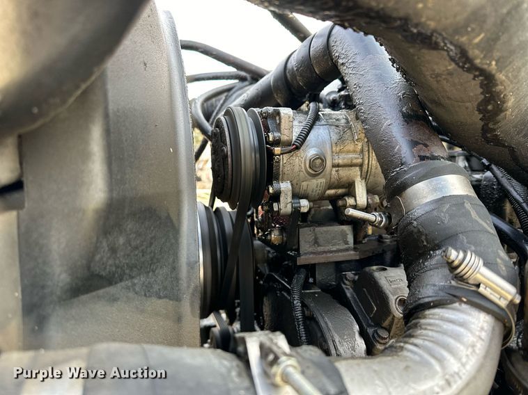 image for item OK9096 2006 Peterbilt 335  refuse truck