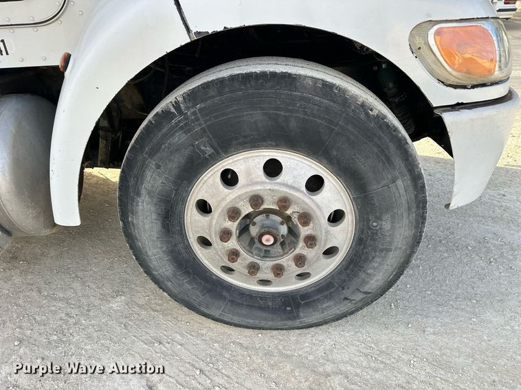 image for item OK9096 2006 Peterbilt 335  refuse truck