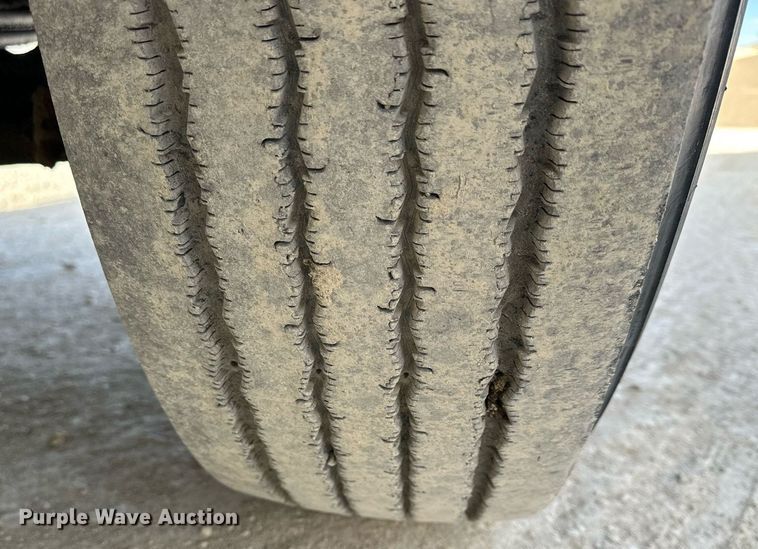 image for item OK9096 2006 Peterbilt 335  refuse truck