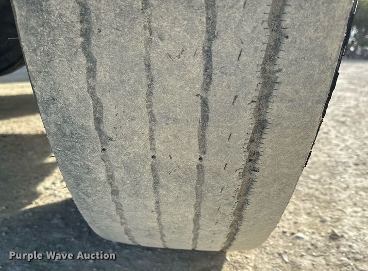 image for item OK9096 2006 Peterbilt 335  refuse truck