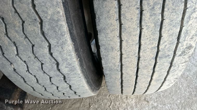 image for item OK9096 2006 Peterbilt 335  refuse truck