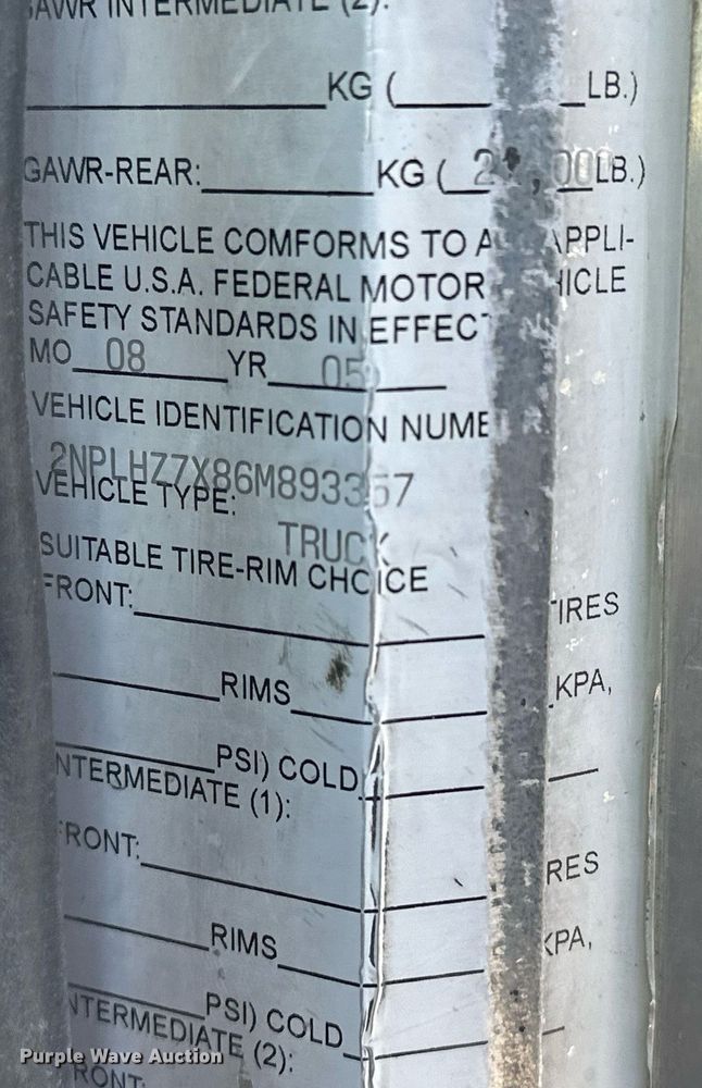 image for item OK9096 2006 Peterbilt 335  refuse truck