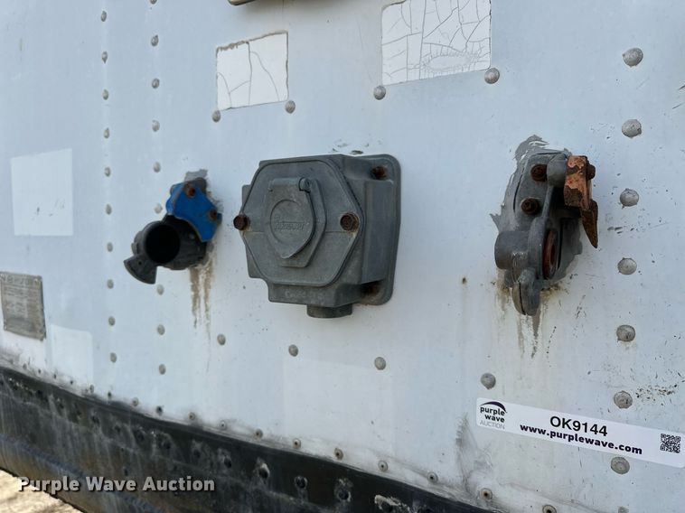 image for item OK9144 2001 Hyundai VI2530152JSA  dry van trailer