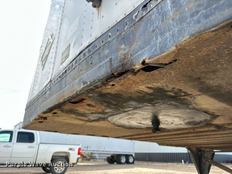 image for item OK9144 2001 Hyundai VI2530152JSA  dry van trailer