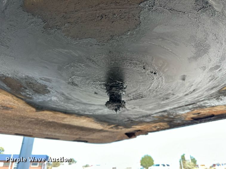 image for item OK9144 2001 Hyundai VI2530152JSA  dry van trailer