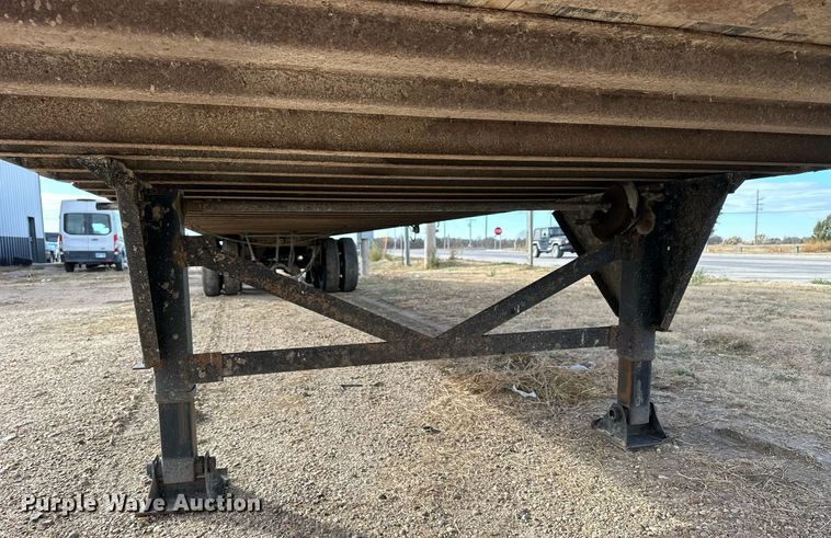 image for item OK9144 2001 Hyundai VI2530152JSA  dry van trailer