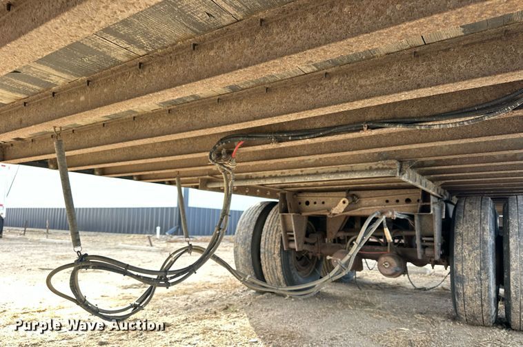 image for item OK9144 2001 Hyundai VI2530152JSA  dry van trailer