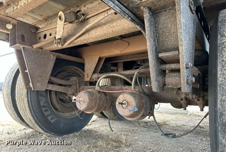 image for item OK9144 2001 Hyundai VI2530152JSA  dry van trailer