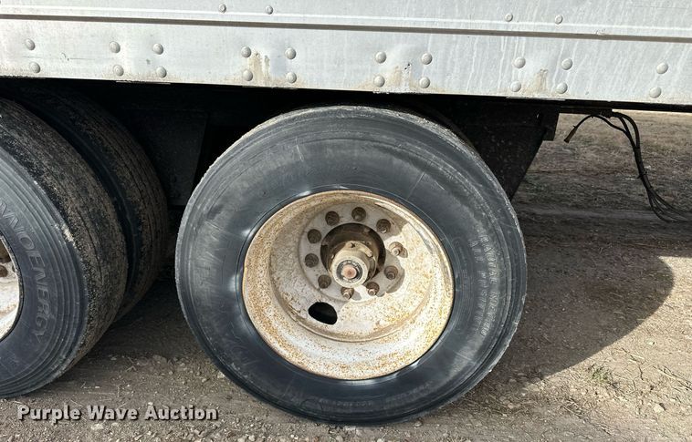 image for item OK9144 2001 Hyundai VI2530152JSA  dry van trailer