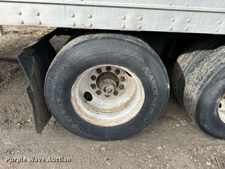 image for item OK9144 2001 Hyundai VI2530152JSA  dry van trailer