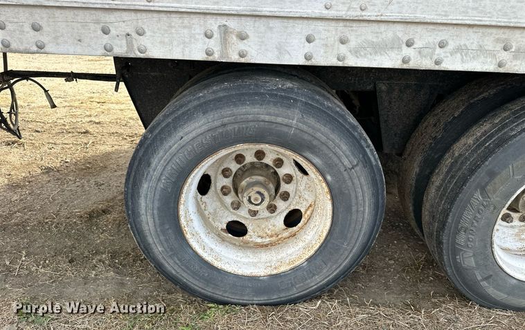 image for item OK9144 2001 Hyundai VI2530152JSA  dry van trailer