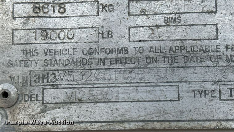 image for item OK9144 2001 Hyundai VI2530152JSA  dry van trailer