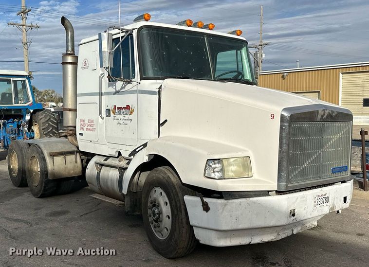 image for item OK9146 1991 Volvo White GMC  semi truck