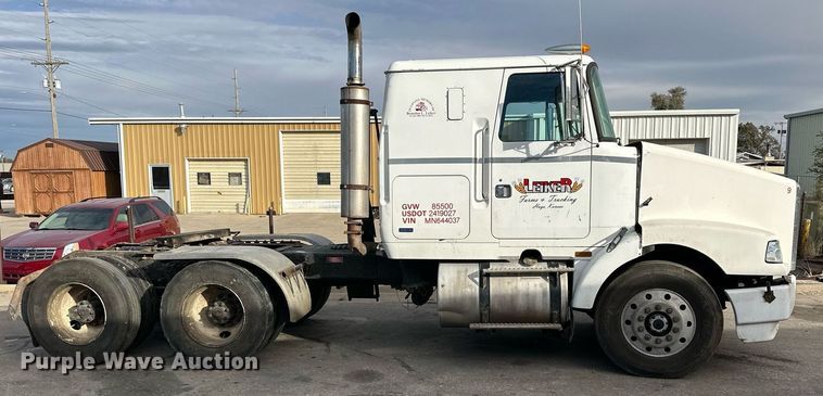 image for item OK9146 1991 Volvo White GMC  semi truck