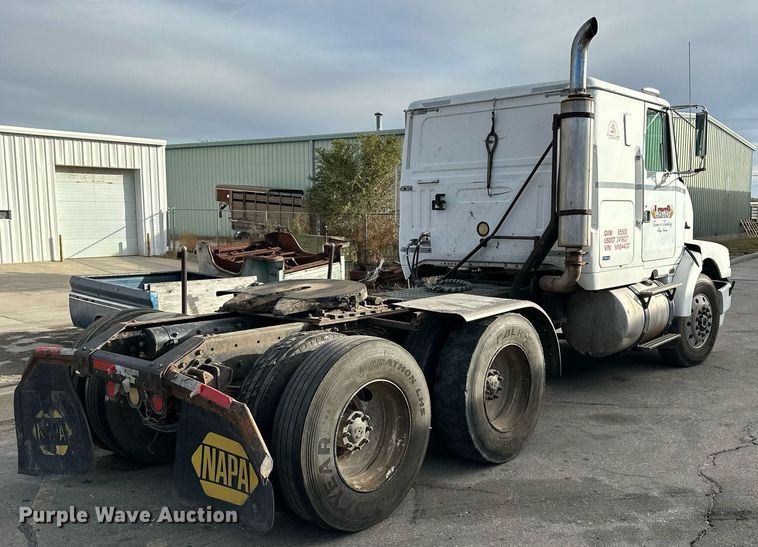 image for item OK9146 1991 Volvo White GMC  semi truck