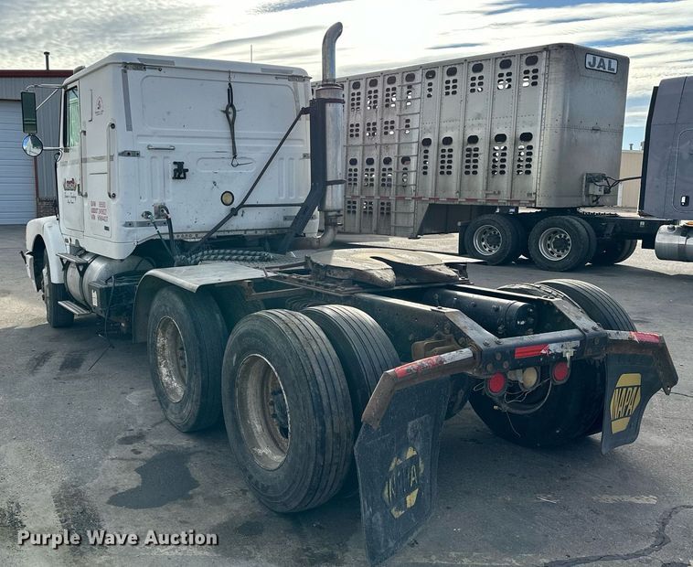 image for item OK9146 1991 Volvo White GMC  semi truck