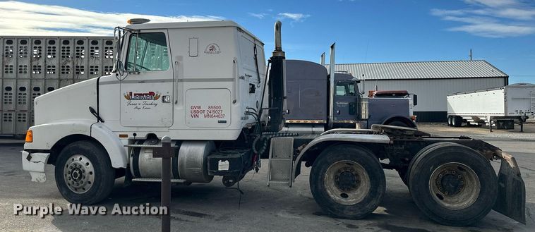 image for item OK9146 1991 Volvo White GMC  semi truck