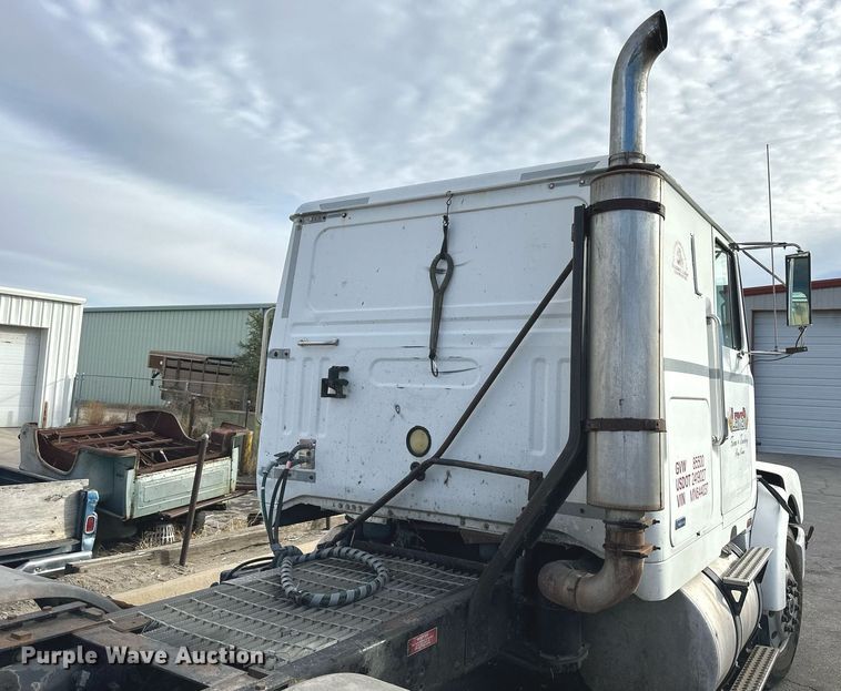 image for item OK9146 1991 Volvo White GMC  semi truck