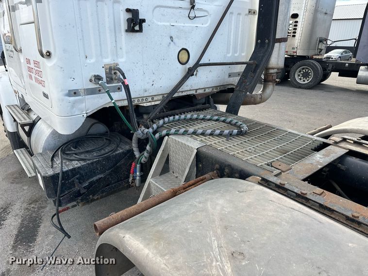 image for item OK9146 1991 Volvo White GMC  semi truck