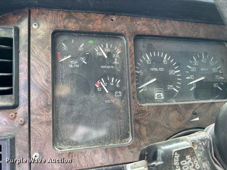 image for item OK9146 1991 Volvo White GMC  semi truck