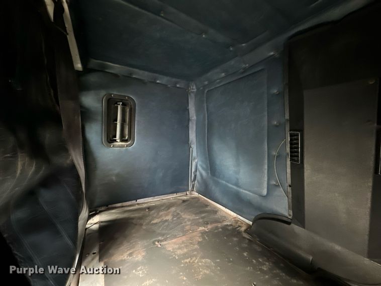image for item OK9146 1991 Volvo White GMC  semi truck
