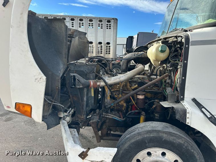 image for item OK9146 1991 Volvo White GMC  semi truck