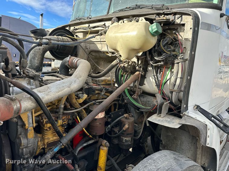 image for item OK9146 1991 Volvo White GMC  semi truck