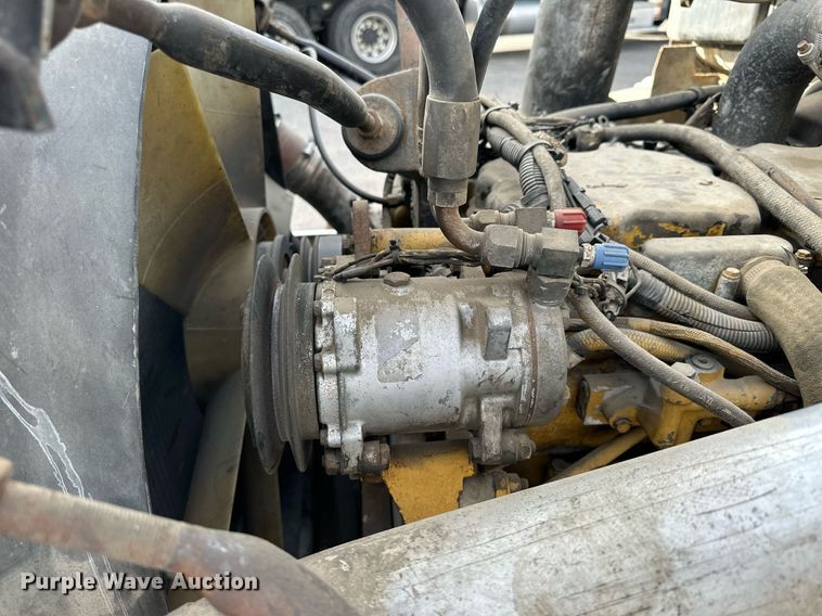 image for item OK9146 1991 Volvo White GMC  semi truck