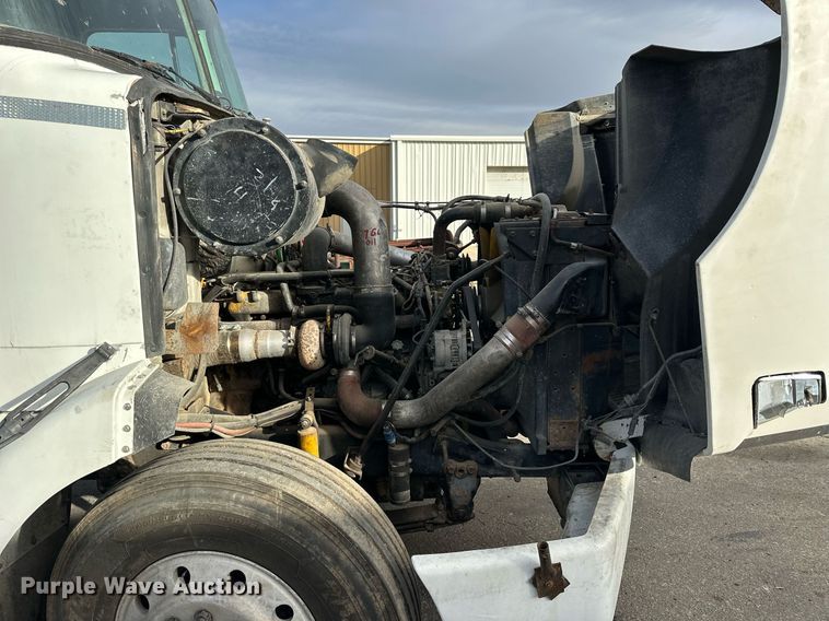 image for item OK9146 1991 Volvo White GMC  semi truck