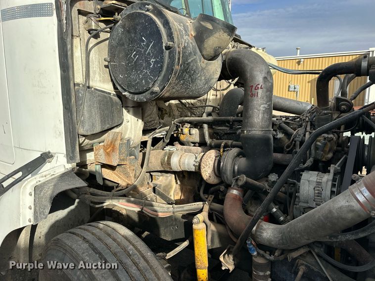 image for item OK9146 1991 Volvo White GMC  semi truck