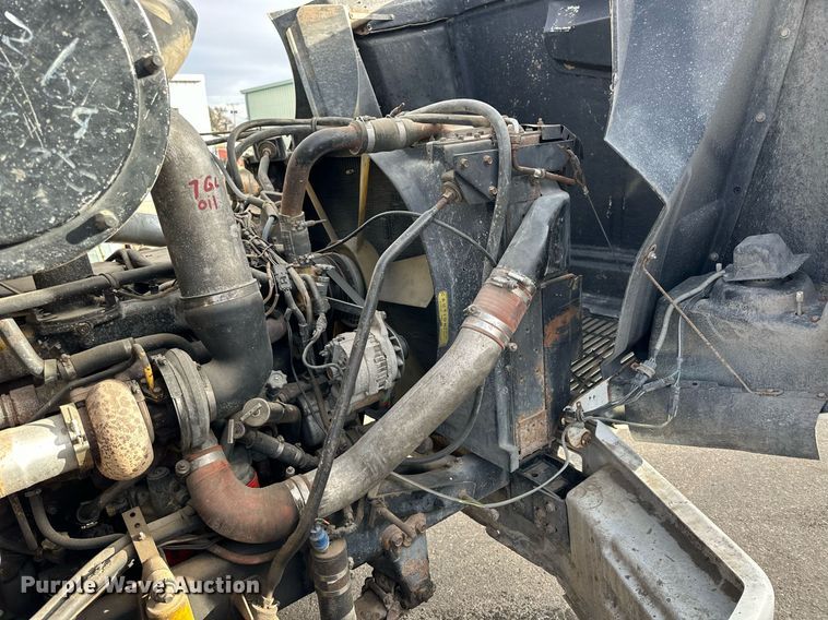 image for item OK9146 1991 Volvo White GMC  semi truck