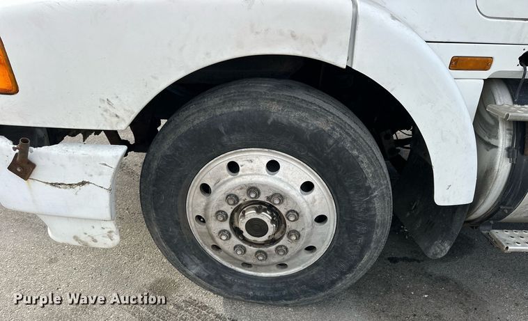 image for item OK9146 1991 Volvo White GMC  semi truck