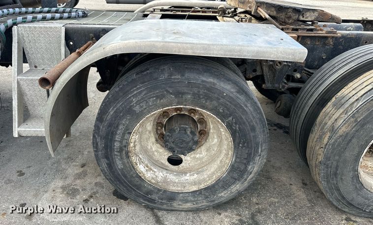 image for item OK9146 1991 Volvo White GMC  semi truck