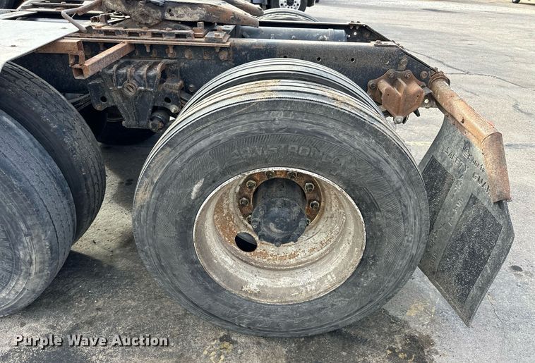 image for item OK9146 1991 Volvo White GMC  semi truck