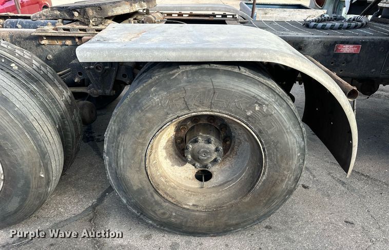 image for item OK9146 1991 Volvo White GMC  semi truck