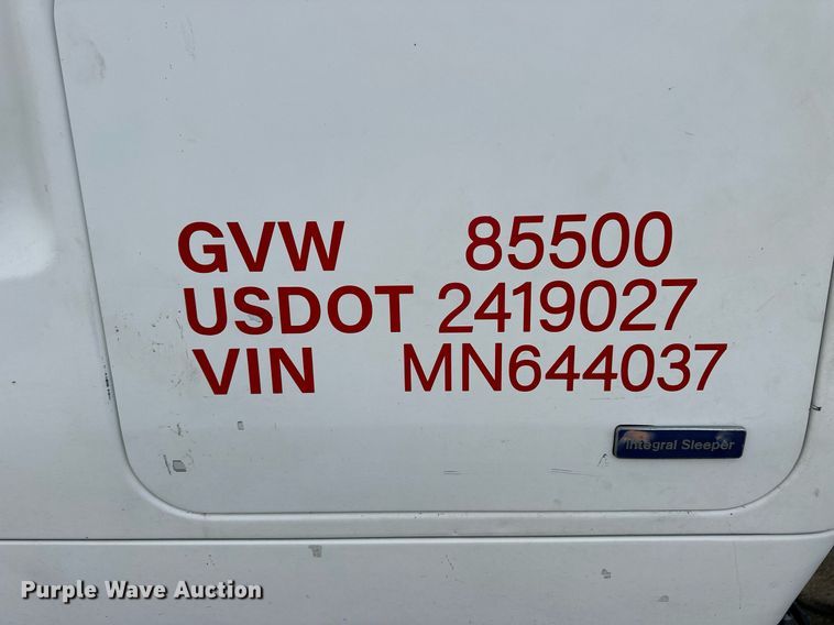 image for item OK9146 1991 Volvo White GMC  semi truck