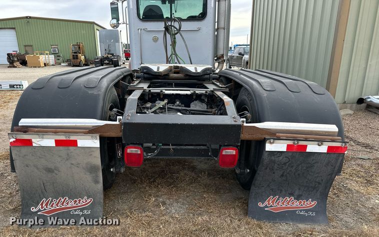 image for item OK9154 2005 Peterbilt 379  semi truck