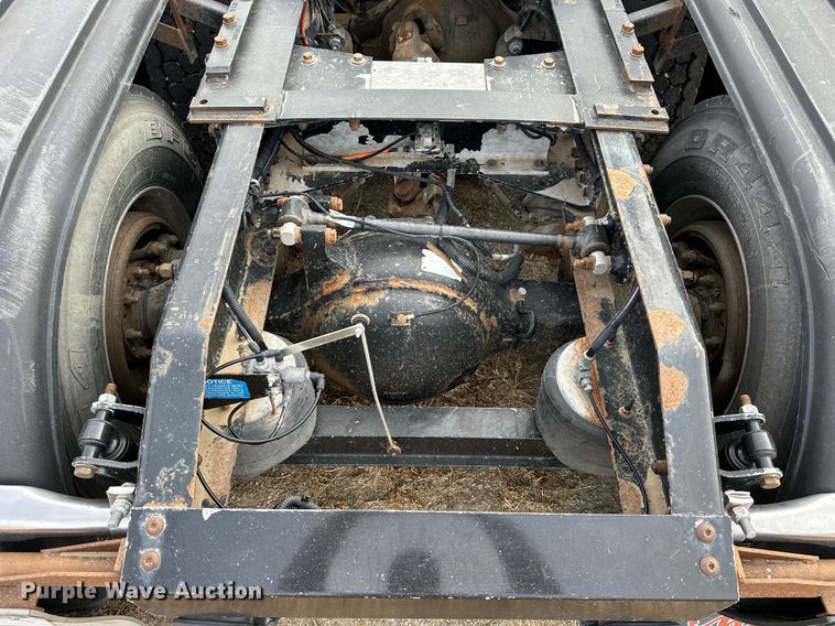 image for item OK9154 2005 Peterbilt 379  semi truck