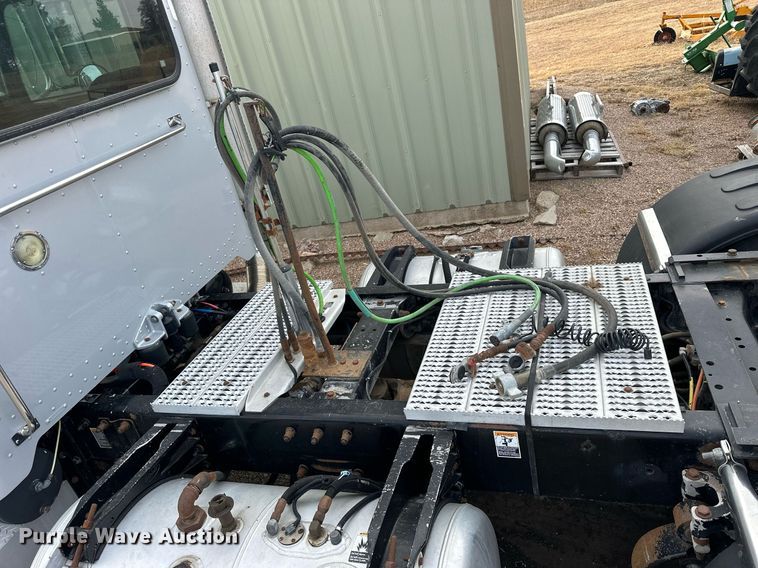 image for item OK9154 2005 Peterbilt 379  semi truck