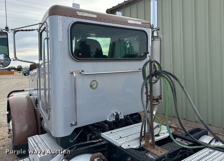 image for item OK9154 2005 Peterbilt 379  semi truck