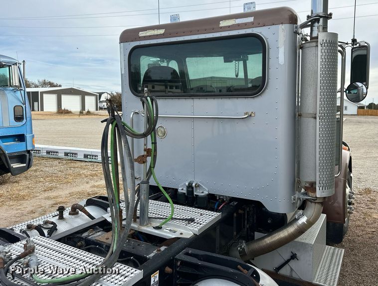 image for item OK9154 2005 Peterbilt 379  semi truck