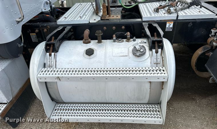 image for item OK9154 2005 Peterbilt 379  semi truck